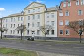 Ansicht Straßenseite - Investment o. Selbstnutzung: Zentral gelegene 3-Zimmer Ergdeschosswohnung in Angermünde