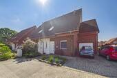 Außenansicht - Viele Zimmer für die Familie: 5-Zimmer-DHH in verkehrsberuhigter Lage