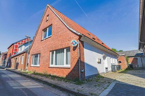 Gebäude - 5 Zimmer Mehrfamilienhaus, Wohnhaus zum Kaufen in Osten