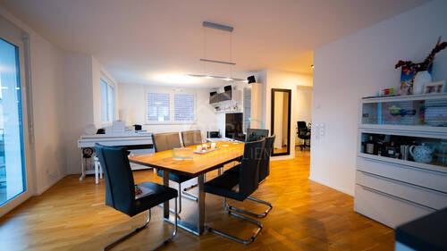 Esszimmer - Moderne 4-Zimmer-Wohnung mit Balkon und hochwertiger Ausstattung