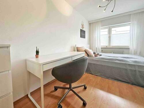 Zimmer 1 - 3 Zimmer Etagenwohnung in Zirndorf