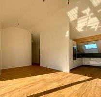 Exklusive 3,5-Zimmer-Dachgeschosswohnung inkl. EBK und sonniger Dachterrasse - ab sofort beziehbar - Pfullingen