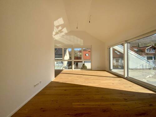 Wohnzimmer - 3 Zimmer Etagenwohnung zur Miete in Pfullingen