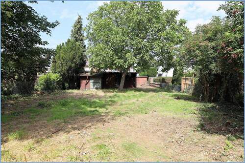 Blick in den Garten - 1.003 m² Baugrundstück mit Abrisshaus in ruhiger und zentraler Lage von Pulheim-Sinnersdorf