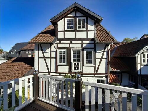Ausblick von Balkon auf Hinterhaus - 