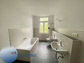 Badezimmer - Stark! Neu sanierte und moderne 4 Raum Wohnung!