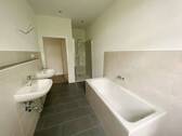 Badezimmer - 4 Zimmer Etagenwohnung zur Miete in Plauen