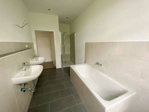 Badezimmer - 4 Zimmer Etagenwohnung zur Miete in Plauen