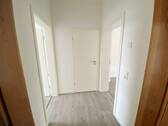 Flur 1 - 4 Zimmer Etagenwohnung in Plauen