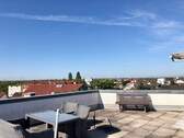 Traumhafte Dachterrasse - GERADLINIG: 42 M² DACHTERRASSE; FANTASTISCHE AUSSICHT; INKL. EBK UND 2 STELLPLÄTZE