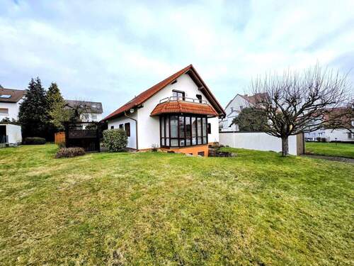 Frontansicht - 7 Zimmer Einfamilienhaus zum Kaufen in Kassel / Harleshausen