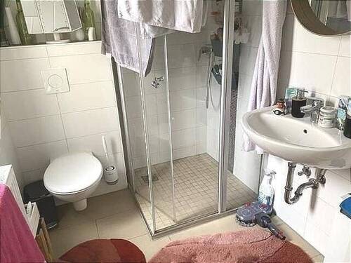 Bad mit Dusche - 