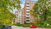 Außenansicht 1 - Frei werdende 2-Zimmer-Wohnung mit Loggia, Tageslichtbad und Aufzug in Hamburg Niendorf