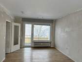 Ansicht Wohnzimmer mit Blick auf Balkon.jpg - Etagenwohnung mit 83,20 m&sup2; in Lohfelden zur Miete