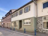 Straße - 8 Zimmer Mehrfamilienhaus, Wohnhaus in Winnweiler