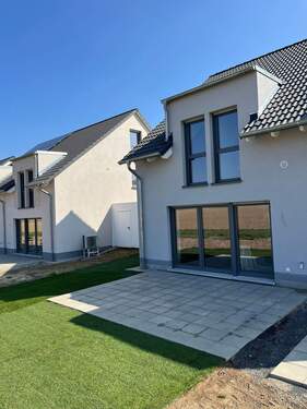 Wohlfühlen im eigenen Garten - #Neubau# DHH mit eigenem Garten