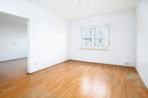 Wohnzimmer - 2 Zimmer Etagenwohnung in Nürnberg