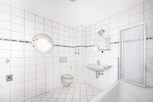 Bad Ansicht 1 - Etagenwohnung mit 63,80 m&sup2; in Würzburg zum Kaufen