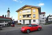 Seitenansicht Haus - *Traumhafte Lage in Scheidegg* 3,5 Zimmer-Wohnung mit Süd-Balkon und Tiefgargenplatz