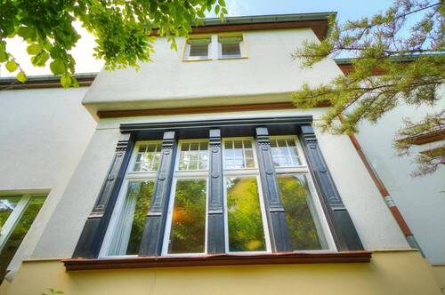 Erker - Mehrgenerationenhaus der späten Gründerzeit mit parkähnlichem Grundstück in Berlin-Lichterfelde