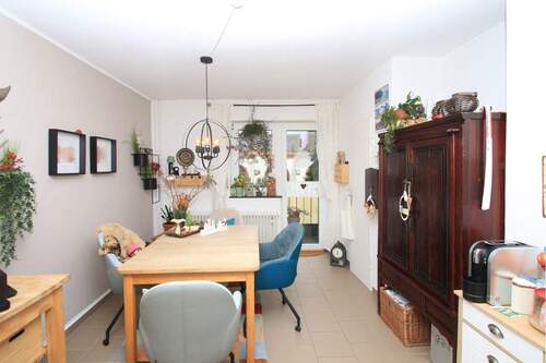 Wohnküche mit Balkonzugang - 