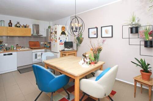 Wohnküche mit Balkonzugang - 