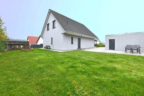 Blick nach Süden in den Garten - 