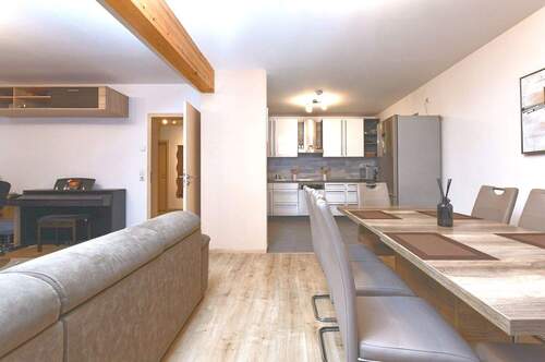 Blick vom Esszimmer zur Küche - 