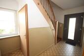 Eingangsbereich / Treppenhaus - 6 Zimmer Mehrfamilienhaus, Wohnhaus in Neumarkt in der Oberpfalz / Holzheim