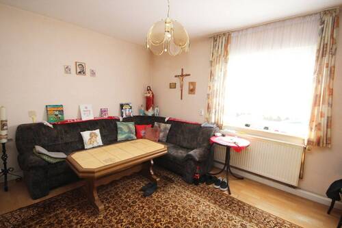 Wohnzimmer - Mehrfamilienhaus, Wohnhaus mit 165,00 m&sup2; in Neumarkt in der Oberpfalz / Holzheim zum Kaufen