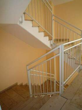 Treppenhaus - 1 Zimmer Etagenwohnung zur Miete in Nürnberg