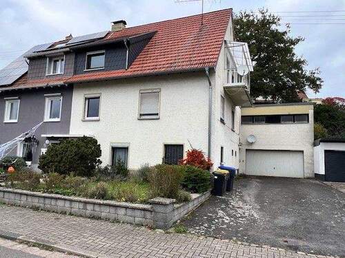 Straßenansicht - 6 Zimmer Mehrfamilienhaus, Wohnhaus zum Kaufen in Saarbrücken