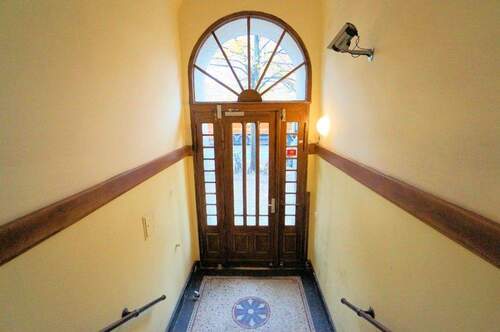 Hauseingangsbereich - 2 Zimmer Etagenwohnung zum Kaufen in Berlin