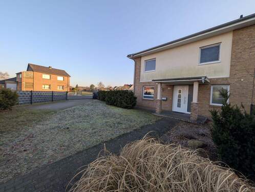 Vorderseite - 4 Zimmer Doppelhaushälfte in Meinersen