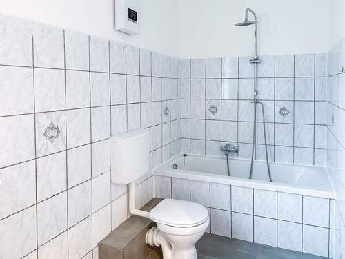 hell eingerichtetes Bad - 