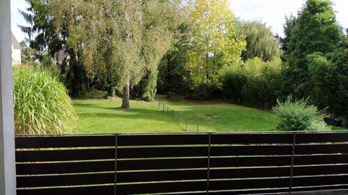 Garten - *Frisch renoviert* Helle renovierte Altbauwohnung im Erdgeschoss mit großem Garten und Balkon