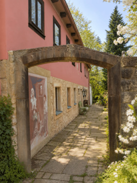 Eingang von Strasse - 6 Zimmer Mehrfamilienhaus, Wohnhaus zum Kaufen in Freital