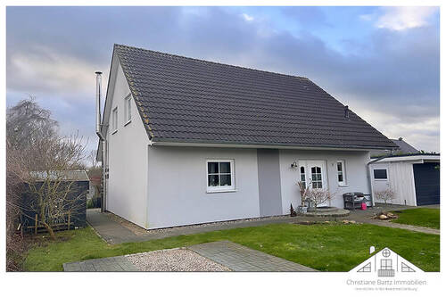 Hausansicht Zufahrt - 4 Zimmer Einfamilienhaus zum Kaufen in Glasin