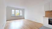 Wohnzimmer - 2 Zimmer Etagenwohnung zur Miete in Frankfurt am Main