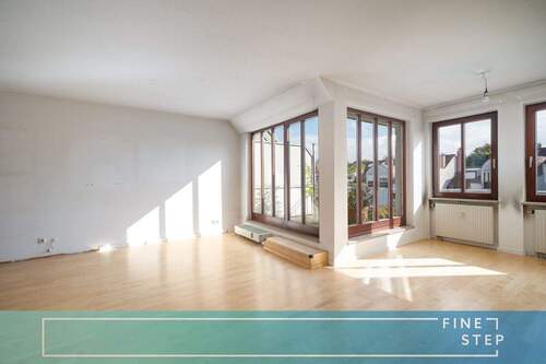 FINESTEP Immobilien GmbH - Helle Wohnung mit Dachterrasse in ruhiger Lage