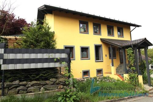 Hausansicht.jpg - **Zweifamilienhaus in LandauIsar - Ihr neues Zuhause mit vielseitigen Möglichkeiten**