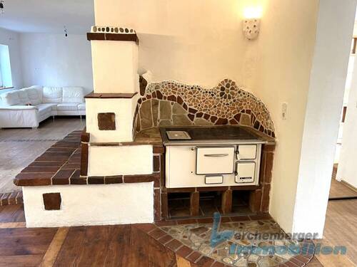 Kachelofen.jpg - Mehrfamilienhaus, Wohnhaus mit 186,00 m&sup2; in Landau an der Isar zum Kaufen