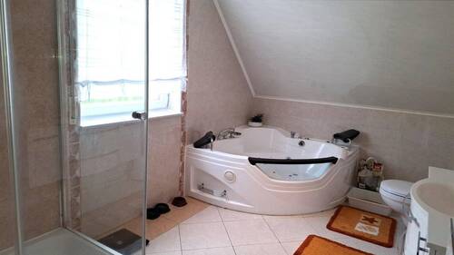 Bad mit Dusche im OG - 