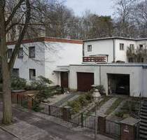 Gepflegtes Einfamilienhaus mit Garten und Garage in Berlin