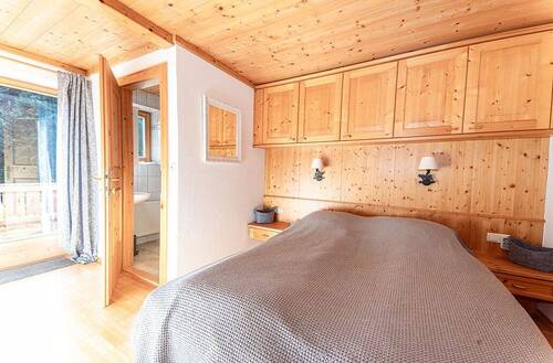 Einlieger Schlafzimmer mit Bad und Balkon - 