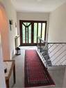 Flur mit Zugang zur Garderobe - 