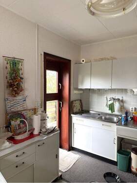 Küche mit Ausgang zum Balkon - 