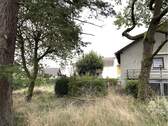 Gartenfläche mit altem Baumbestand - 