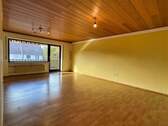 Wohnzimmer 1 - 3 Zimmer Etagenwohnung zum Kaufen in Gunzenhausen
