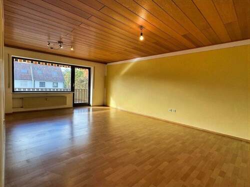 Wohnzimmer 1 - 3 Zimmer Etagenwohnung zum Kaufen in Gunzenhausen